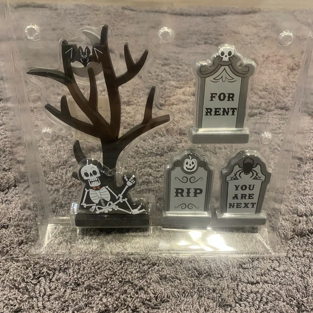 Halloween Mini Mantle Accessory Decor Set - Black and Orange-Set of 2